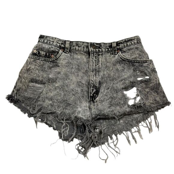 Ladies Vintage (1994) Levi’s 551 Black Wash Cut Off Distressed Short Size 12 - Picture 1 of 12